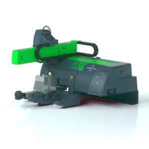 Grabadora M40 de Gravotech vista desde el frente, máquina CNC versátil distribuida por Mecatronisis para señalización y personalización en Colombia.