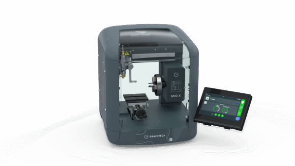 M20 Jewel ejecutando grabado personalizado sobre anillo de compromiso, tecnología francesa con soporte local en Colombia.