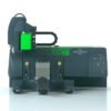 Imagen del equipo M40 de Gravotech en ambiente de rotulación, con capacidad de grabar plástico, metal y acrílico en pequeños lotes.