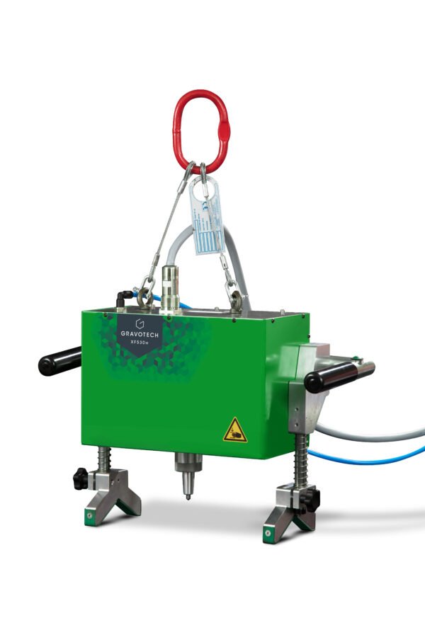 mac-p-xf530p-support-rig Vista lateral del cabezal XF530 de micropercusión industrial, diseñado para soportar entornos de manufactura exigentes con altos volúmenes.