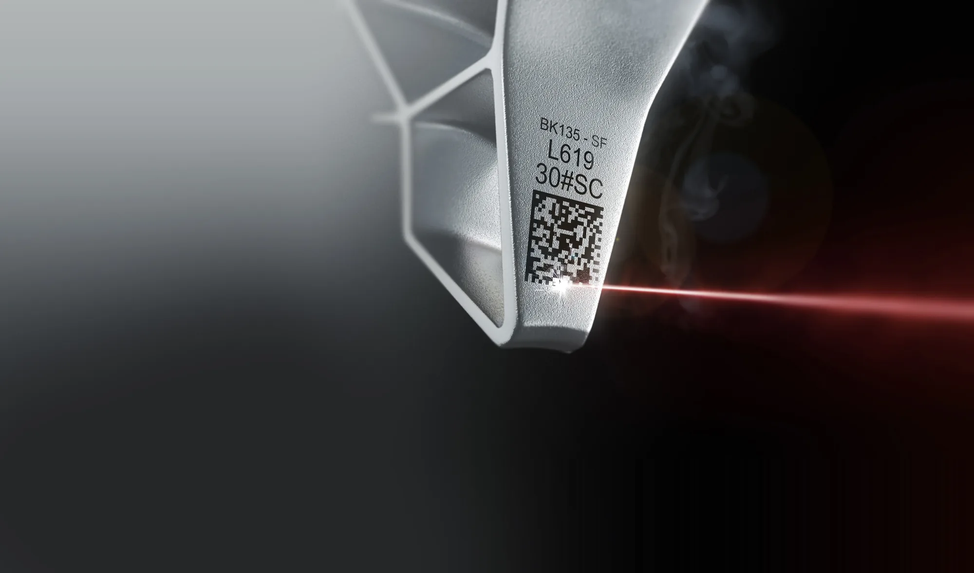 Código DataMatrix grabado con láser sobre superficie tridimensional