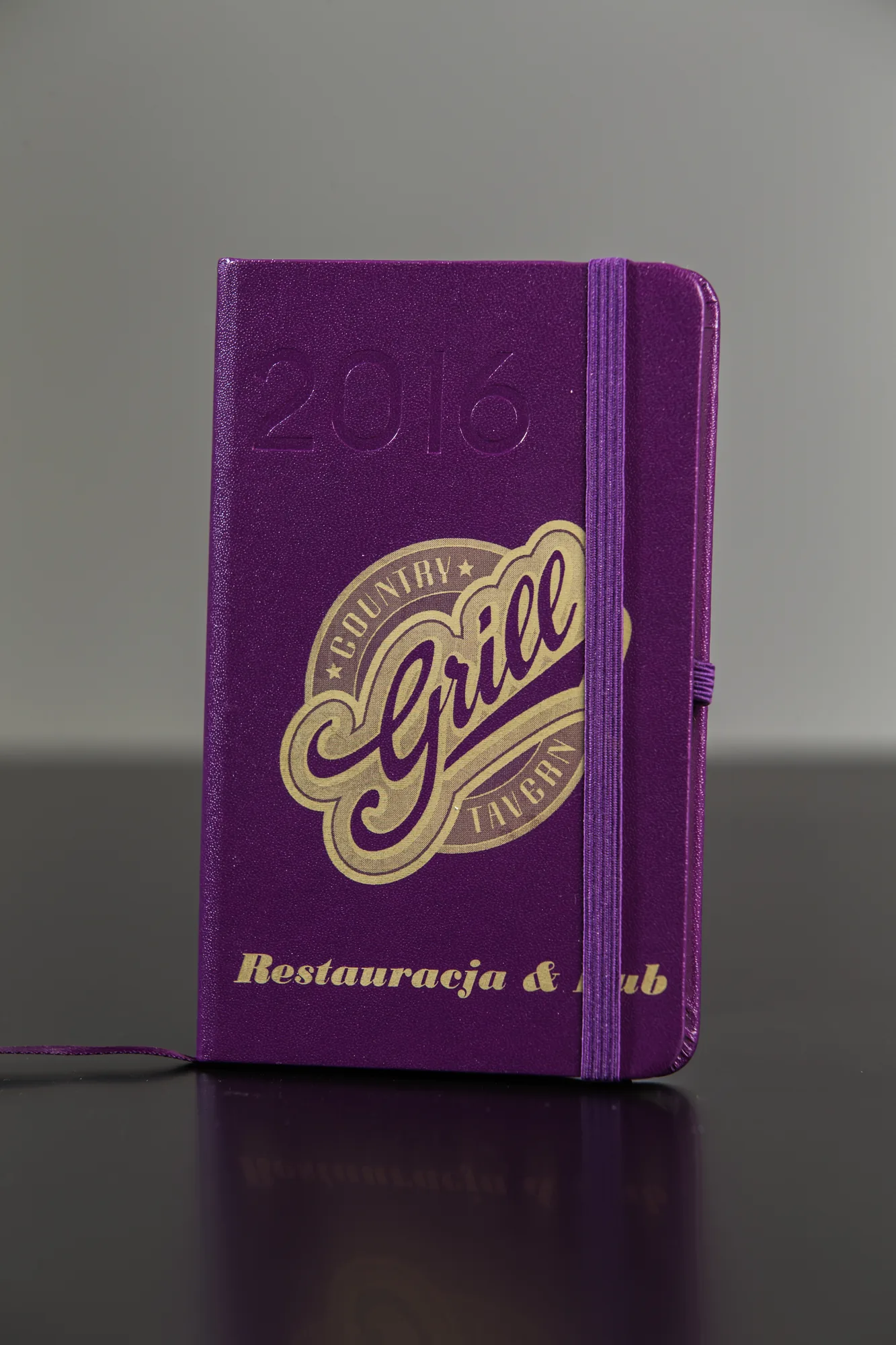 Agenda de cuero personalizada con grabado láser en la portada