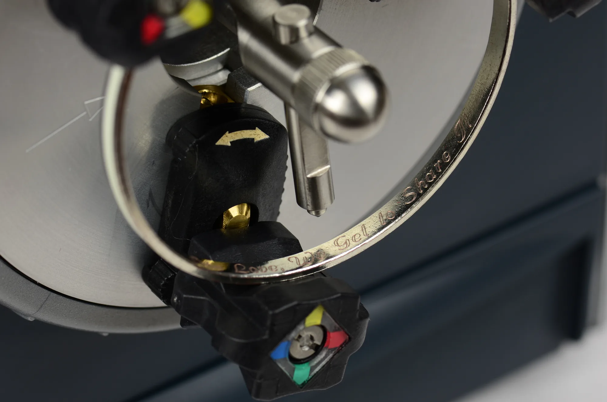 M10 Jewel grabando el interior de un brazalete