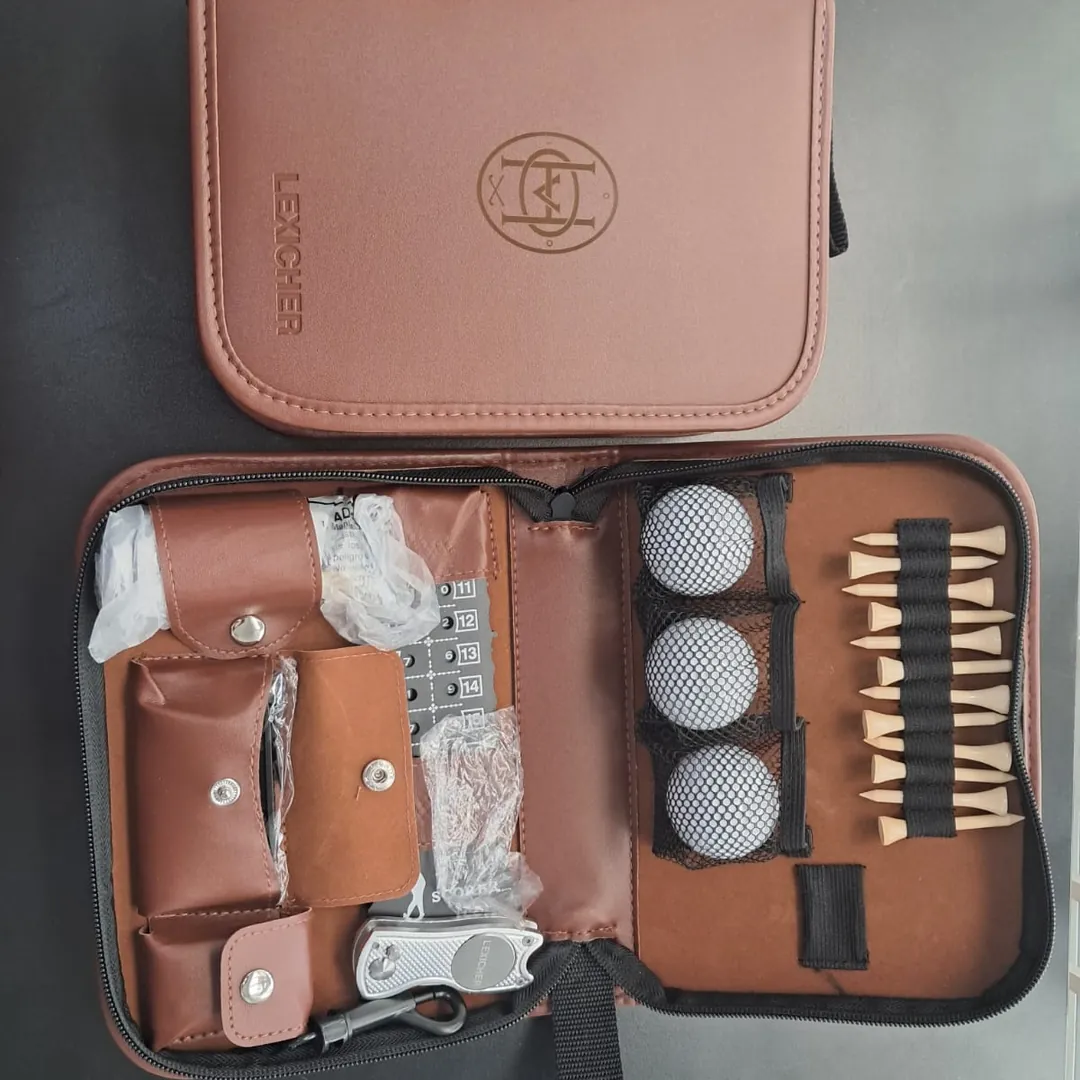 Kit de golf en cuero marcado