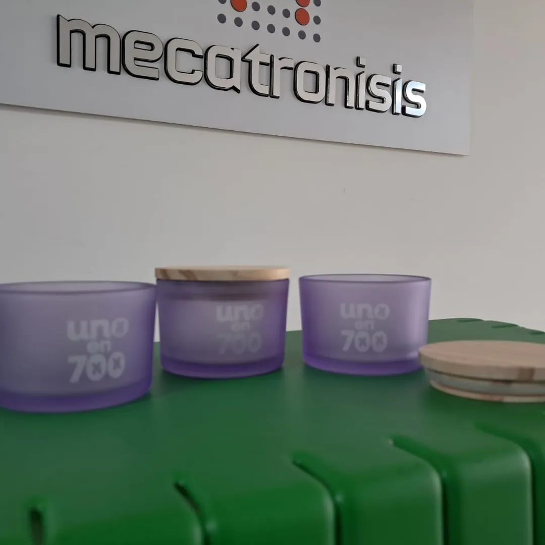 Vasos de vidrio con marca grabada